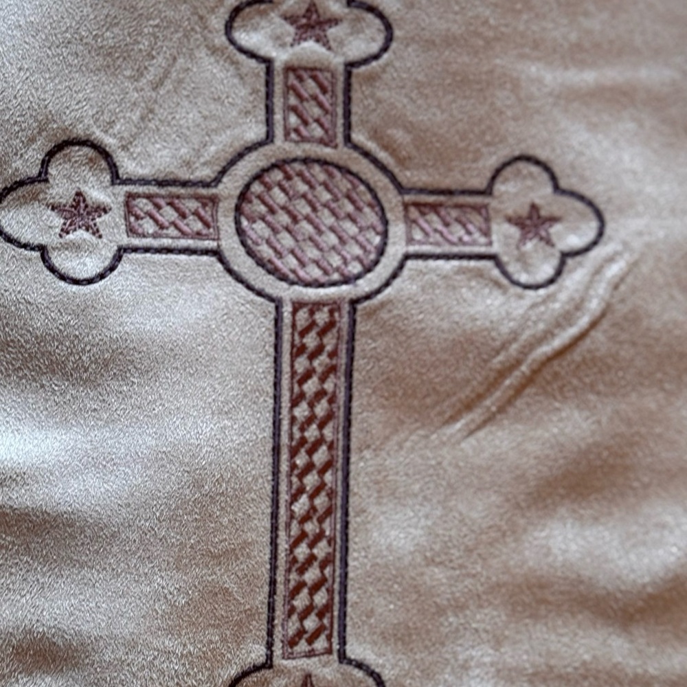Western Faux Leather 2 drapes. Lined. 18”tassel topper. Excellent condition. - Picture 8 of 13